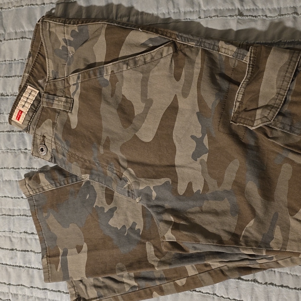 Wrangler camo cargo pants